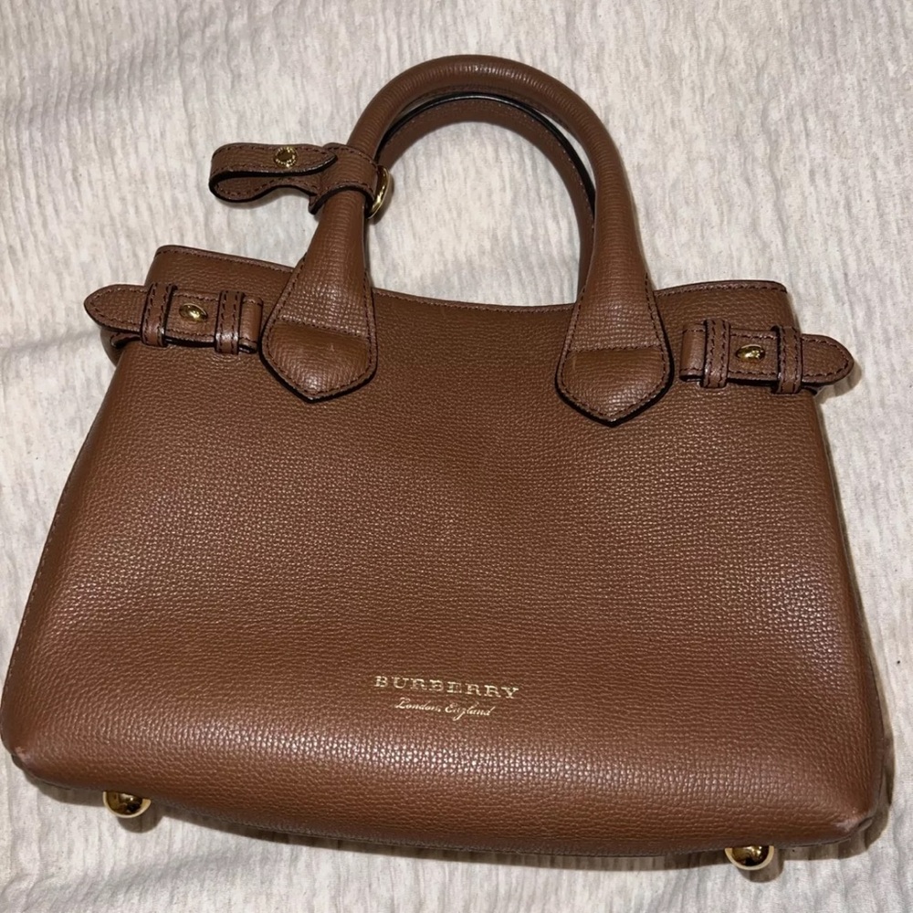 Burberry House Check Derby Leather Small Banner Tote in Tan